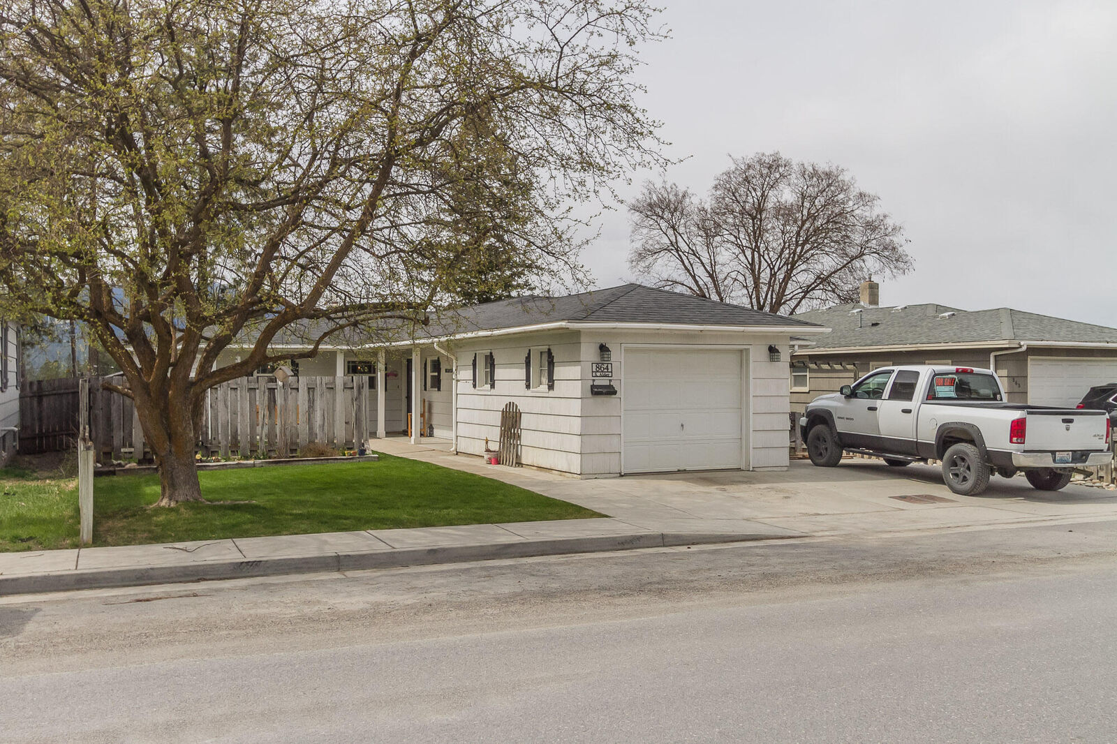 Property Photo:  864 S Alder St  WA 99114 