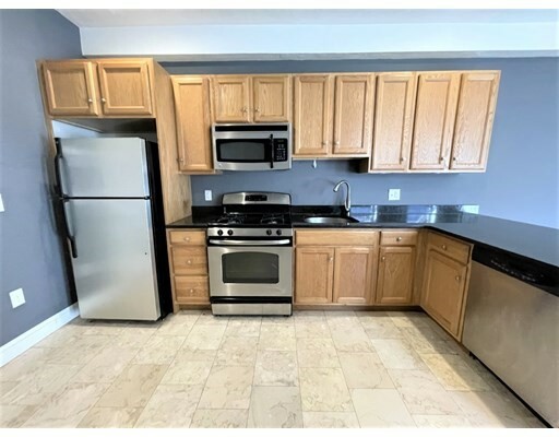 Property Photo:  62 Pleasant Street 11  MA 02148 