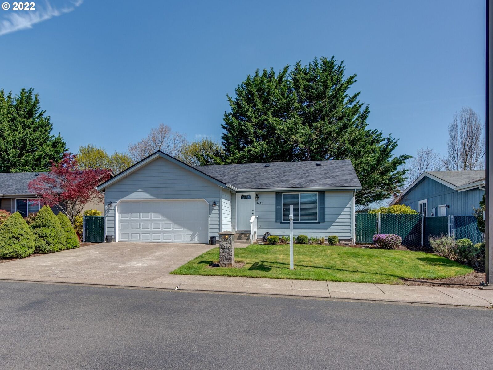 Property Photo: 5451 Olympic Cir OR 97402