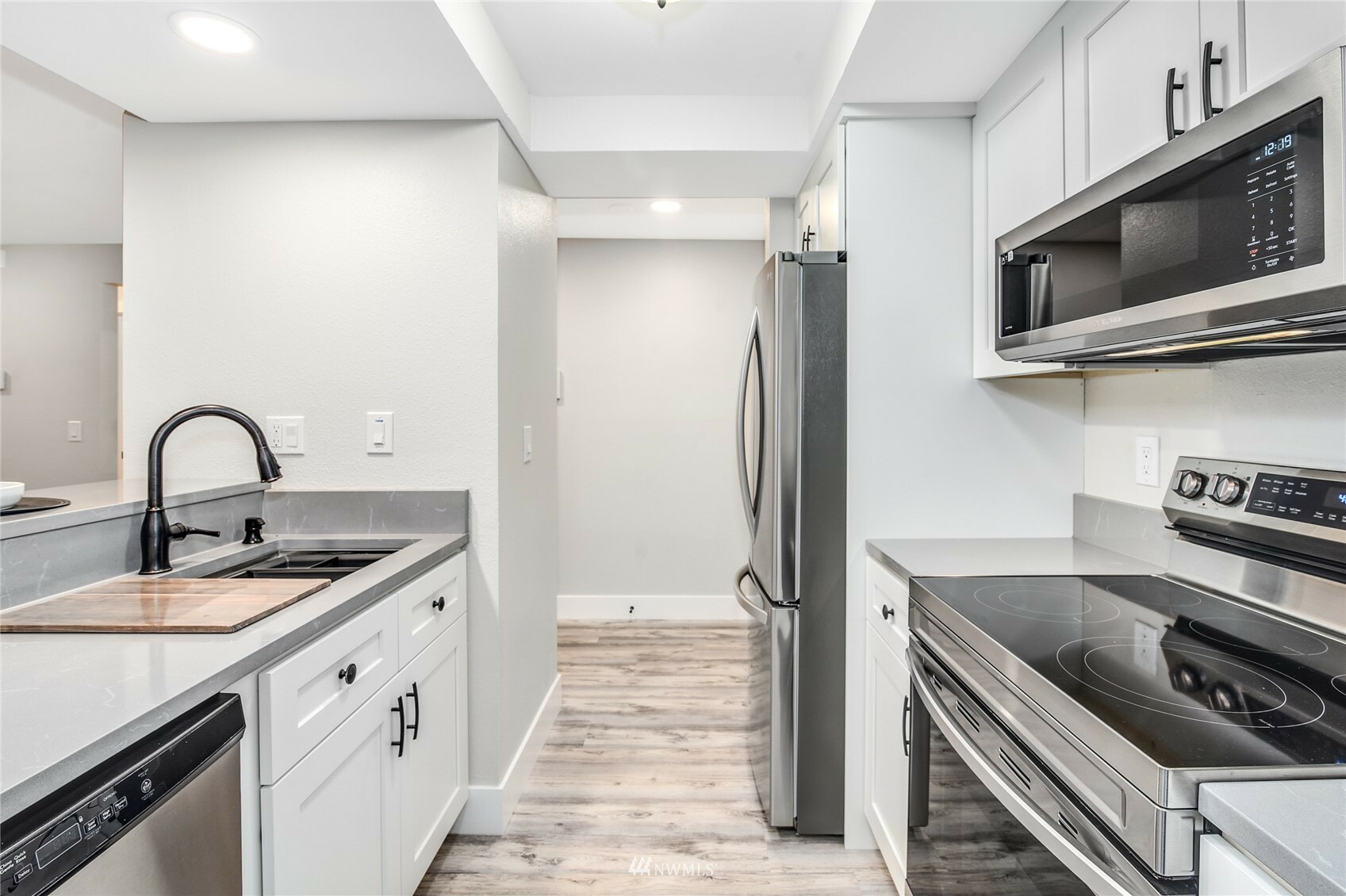 Property Photo: 14555 NE 32nd Street F102 WA 98007