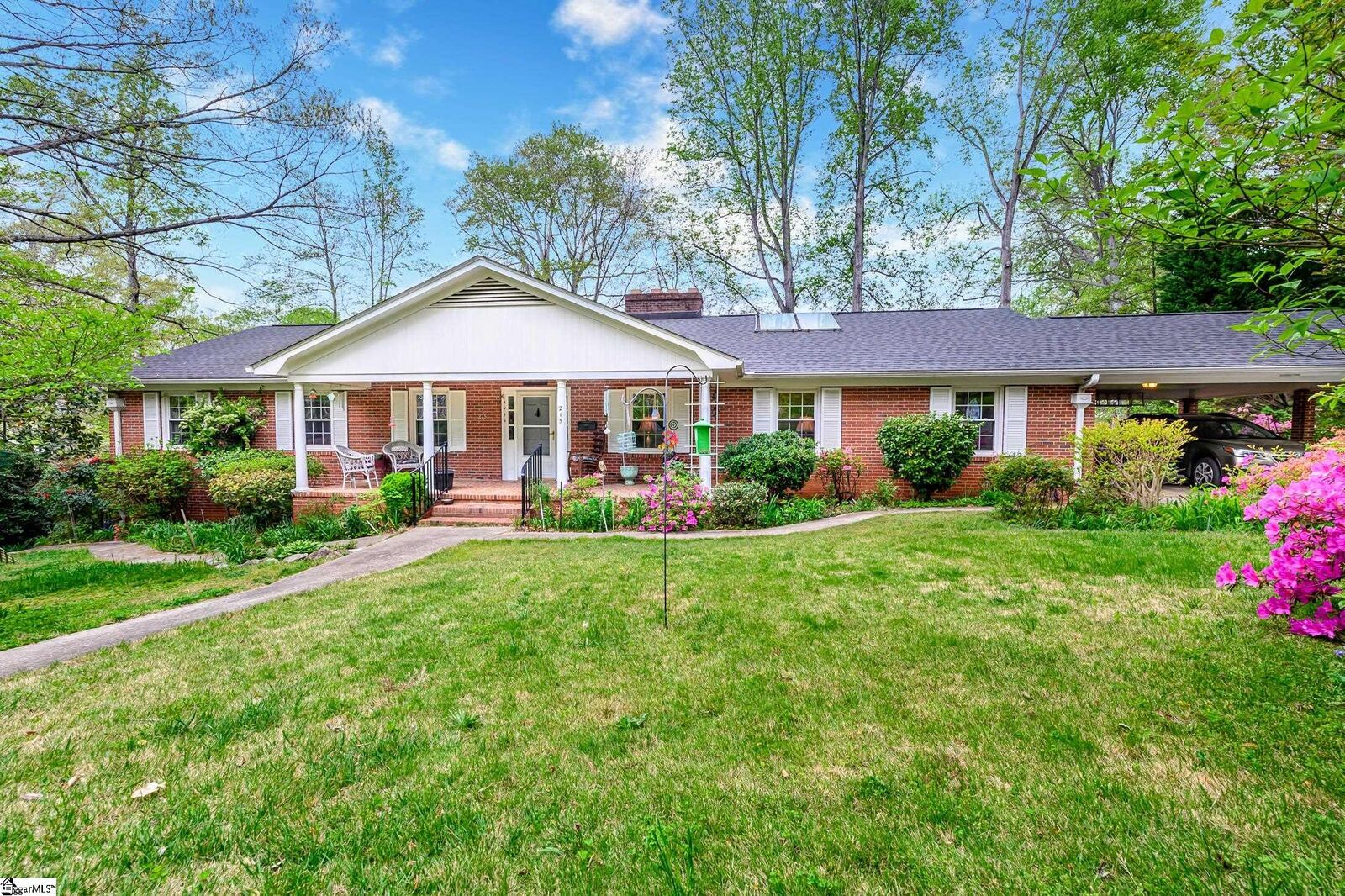 Property Photo: 215 Ashford Avenue SC 29609-4908