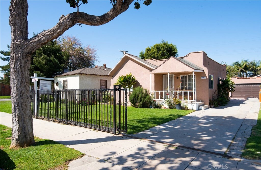Property Photo: 1505 N Pearl Avenue CA 90221