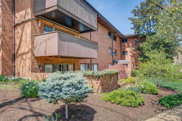 303 N Meramec Ave 102  Clayton MO 63105 photo