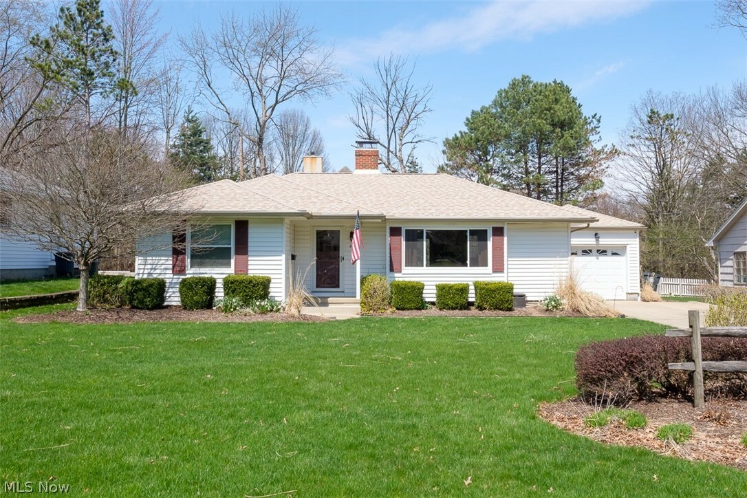 Property Photo: 967 Newport Road OH 44303