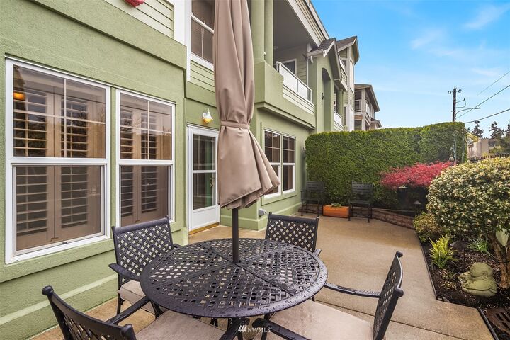 Property Photo:  239 4th Avenue S 102  WA 98020 