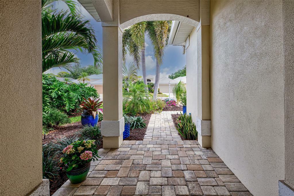 Property Photo: 203 Vestavia Drive FL 34292