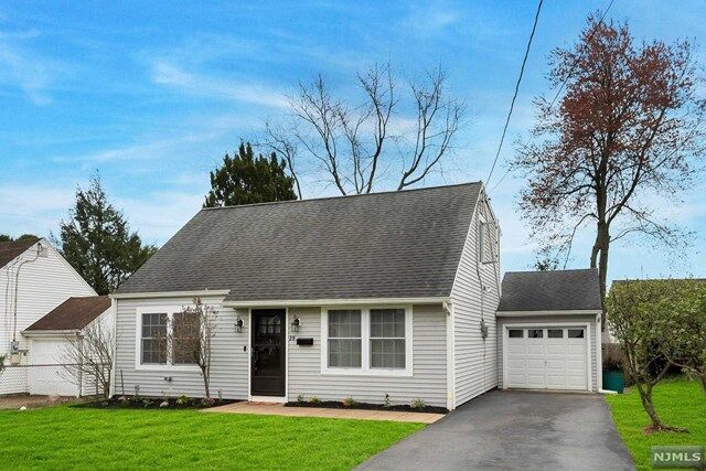 Property Photo:  28 Richard Drive  NJ 07463 