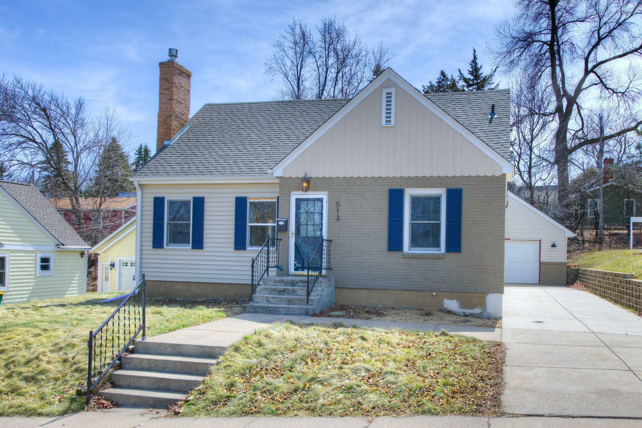 Property Photo:  513 Mulberry Street W  MN 55082 