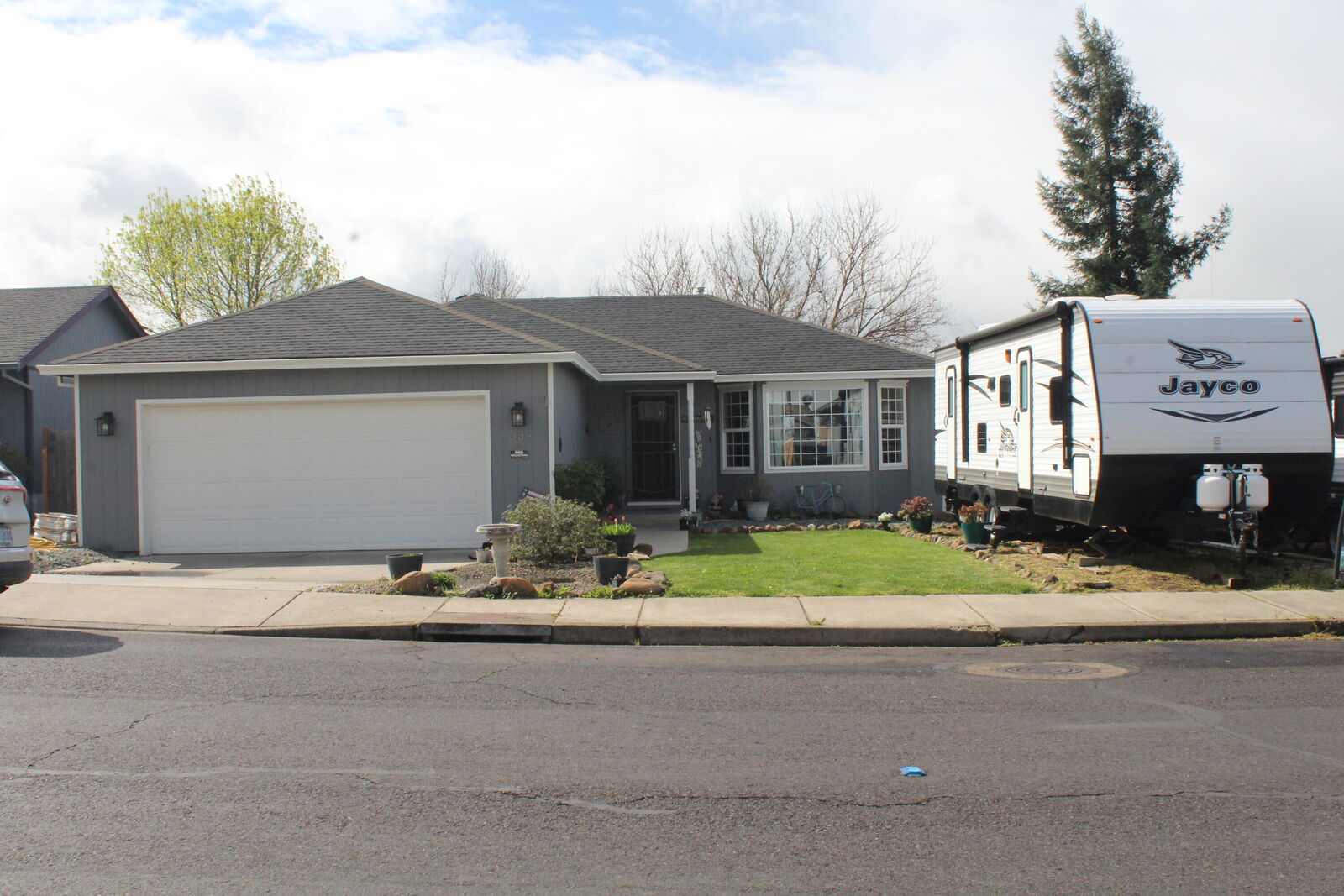 Property Photo: 639 N Heights Drive OR 97524