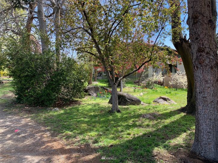 Property Photo:  1007 N Baker Avenue  WA 98802 