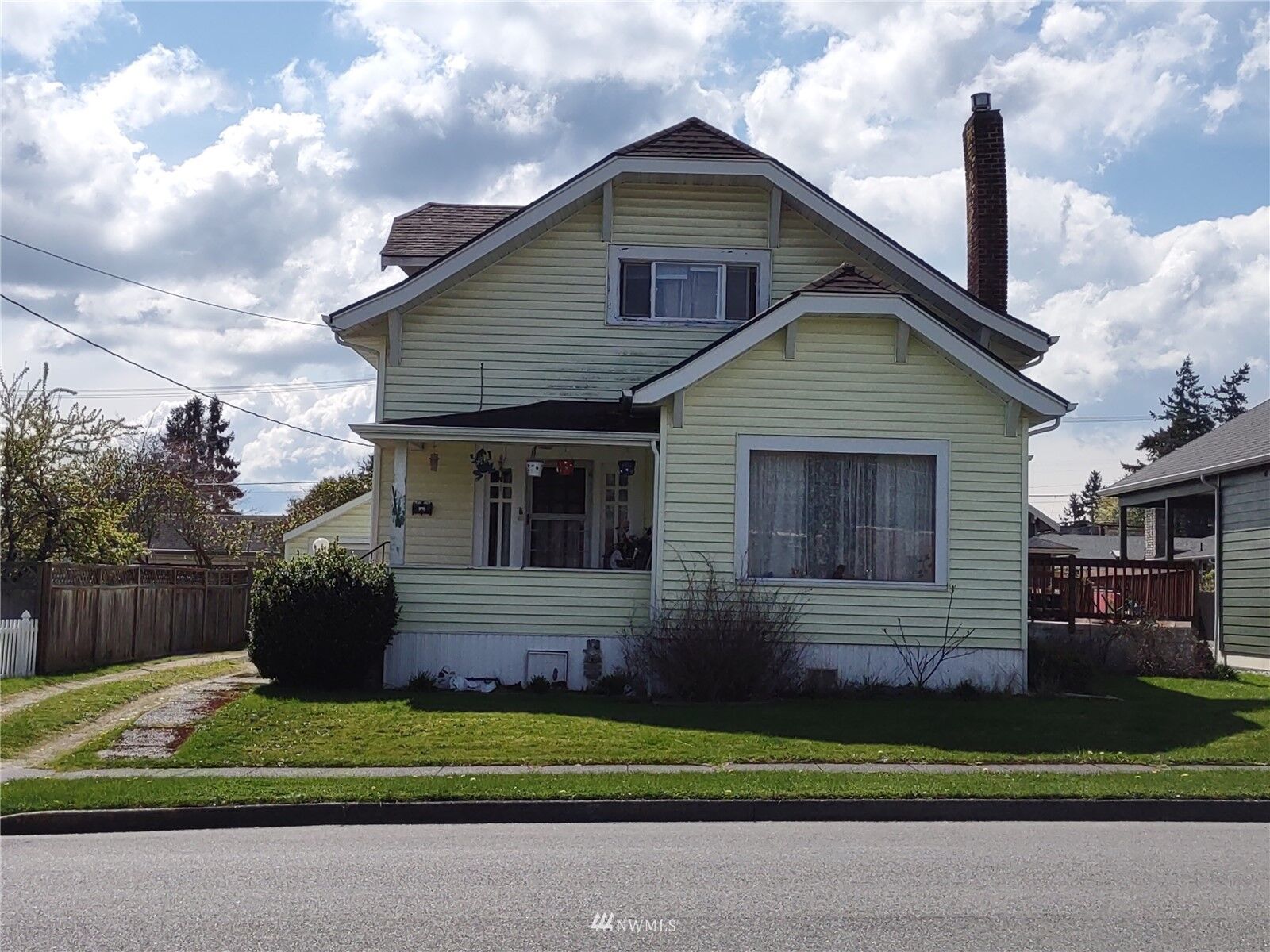 Property Photo:  1207 10th Street  WA 98221 