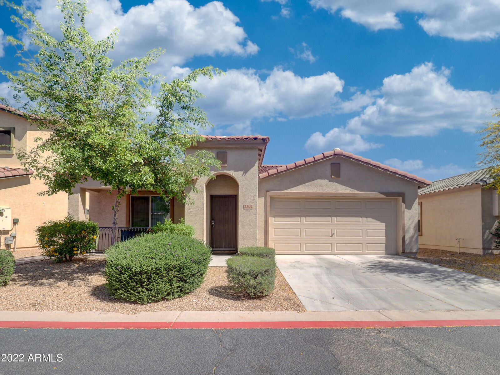 Property Photo:  2302 E Yavapai Lane  AZ 85119 