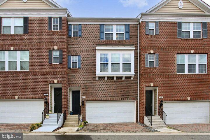 2047 Blunt Lane  Alexandria VA 22303 photo