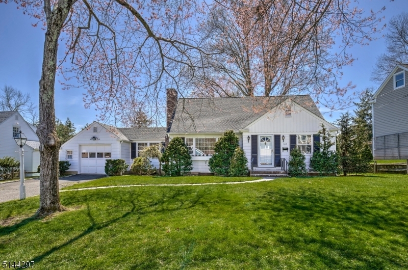 Property Photo: 357 Darby Ln NJ 07092