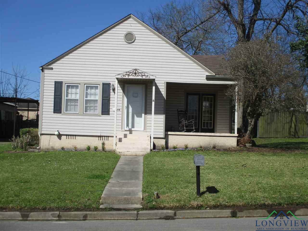 Property Photo:  402 S High  TX 75654 