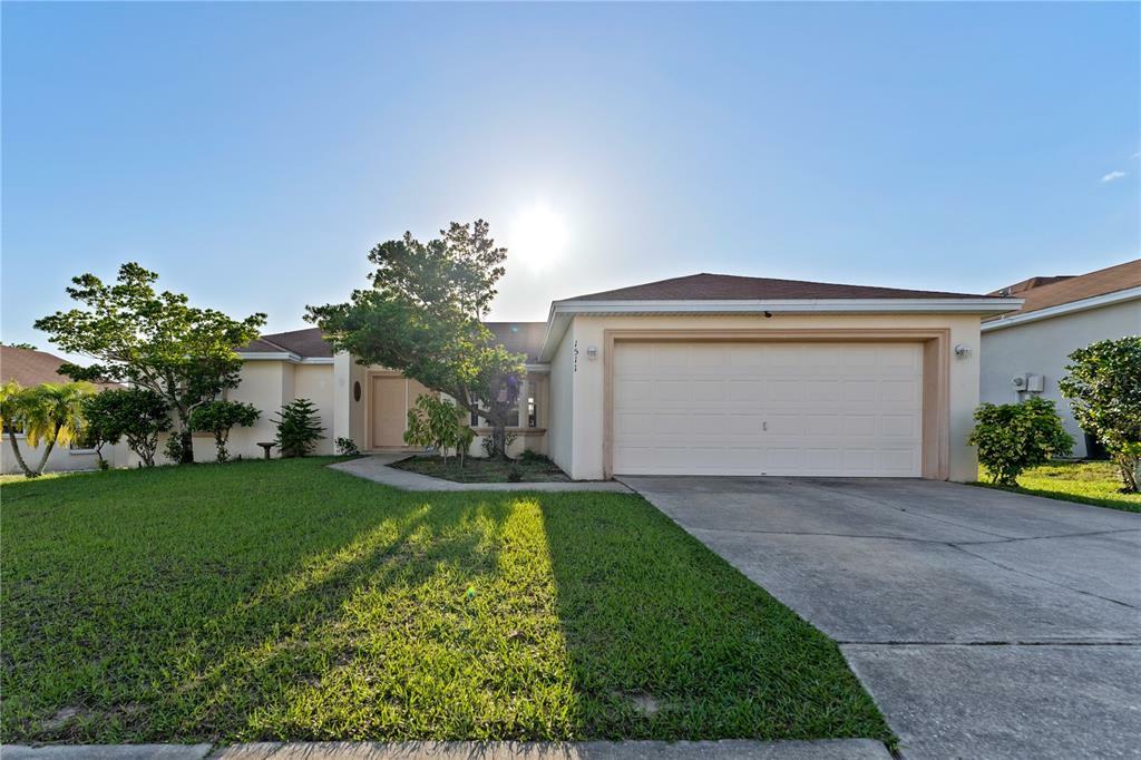 Property Photo:  1511 Merrimack Pkwy  FL 33837 