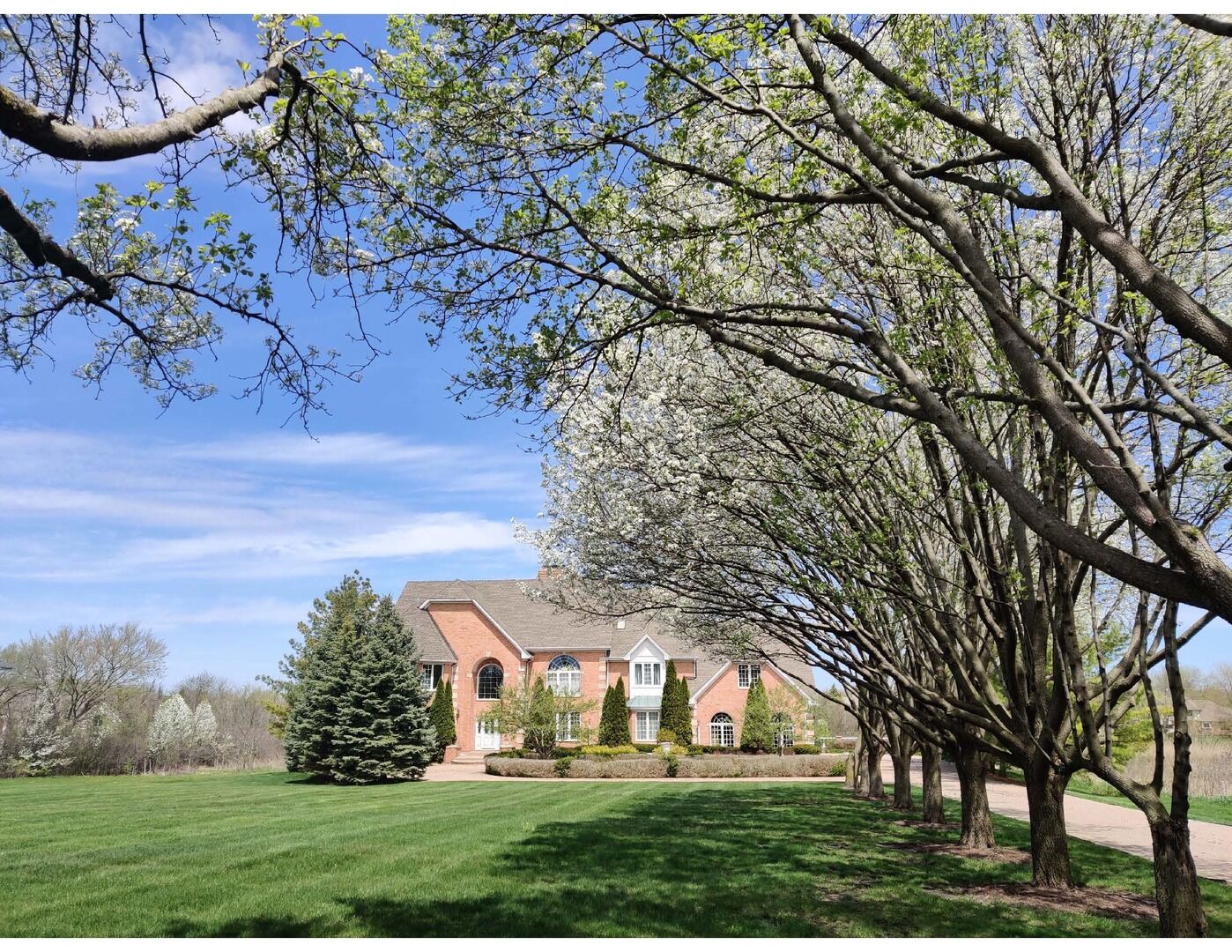 Property Photo:  52 W Penny Road  IL 60010 