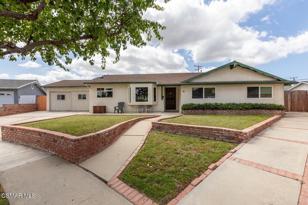 Property Photo:  417 Bob Court  CA 91320 