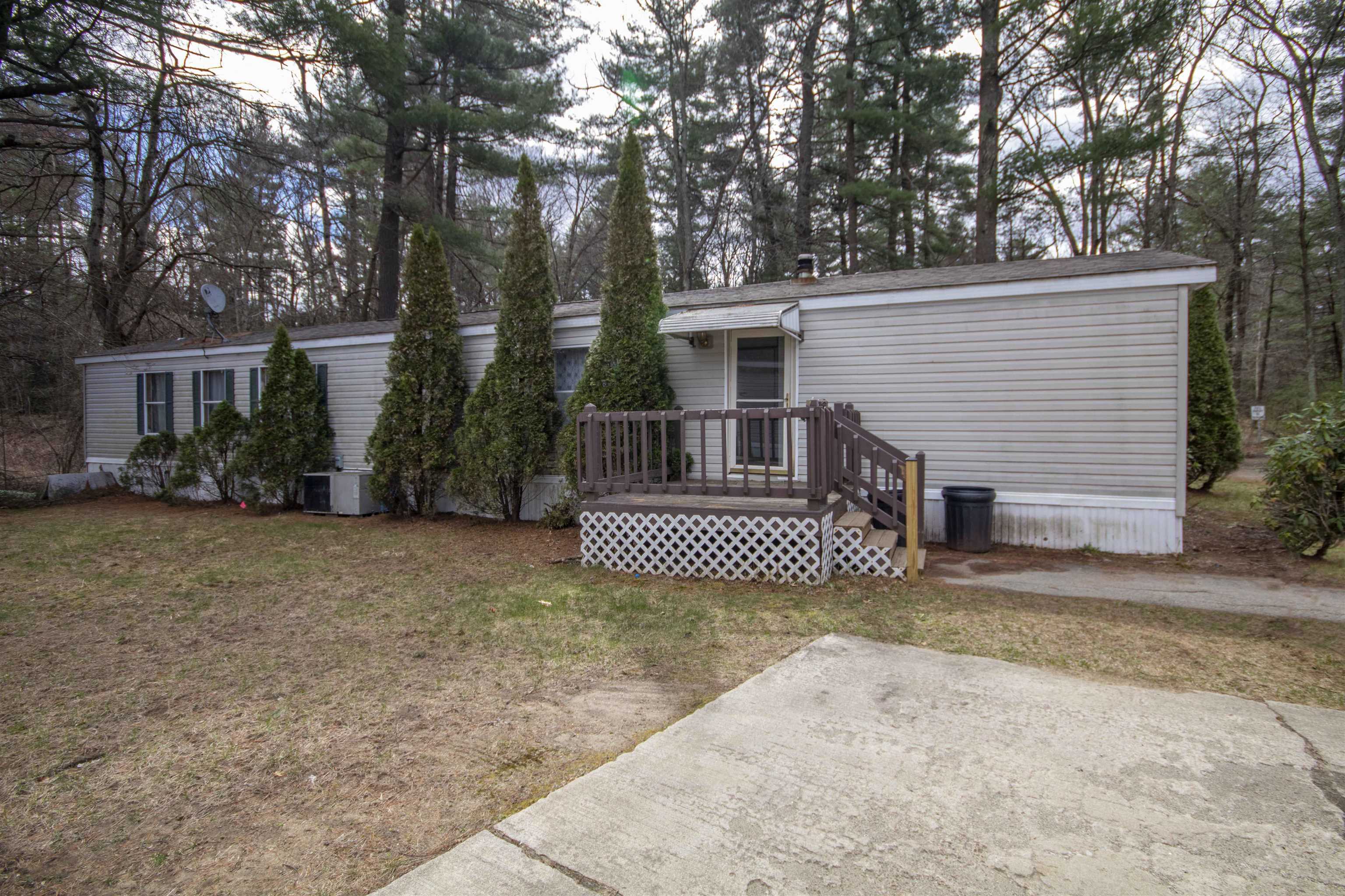 Property Photo:  7 Robyn Court  NH 03052 