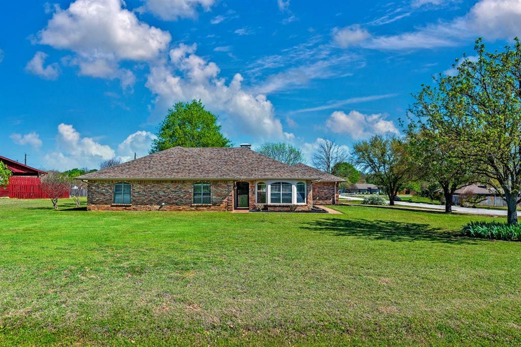 Property Photo:  147 S Meadowbrook Drive  TX 75076 