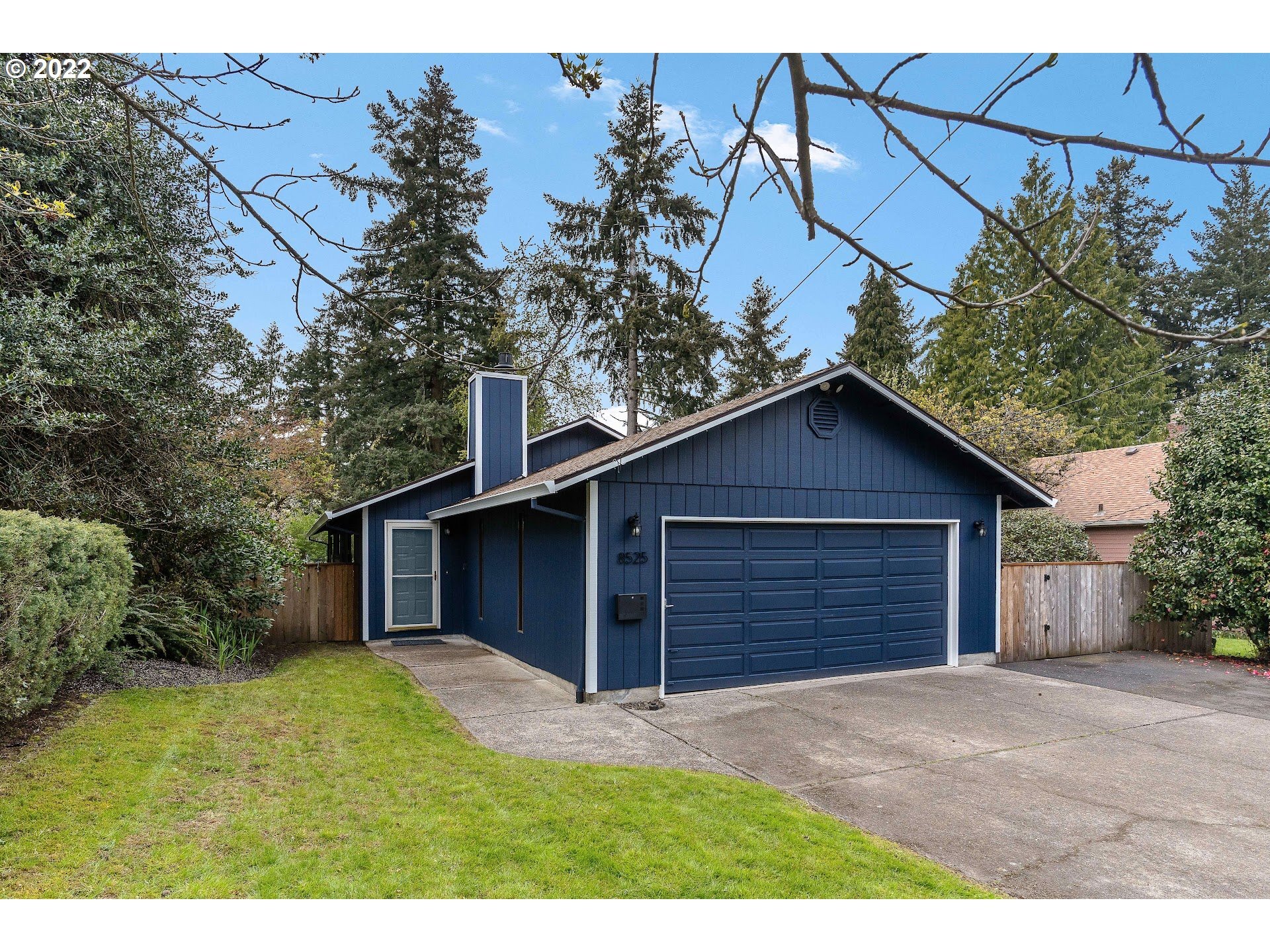 Property Photo: 8525 SW 41st Ave OR 97219