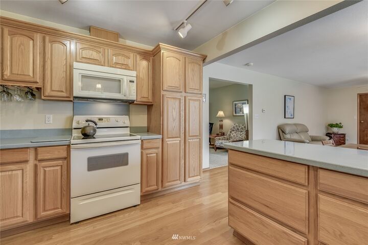 Property Photo:  450 SE Alder Drive  WA 98045 