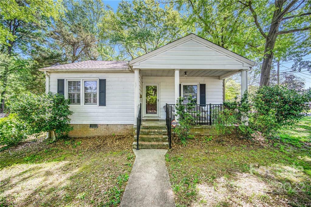 Property Photo:  302 Oakdale Street  NC 28054 