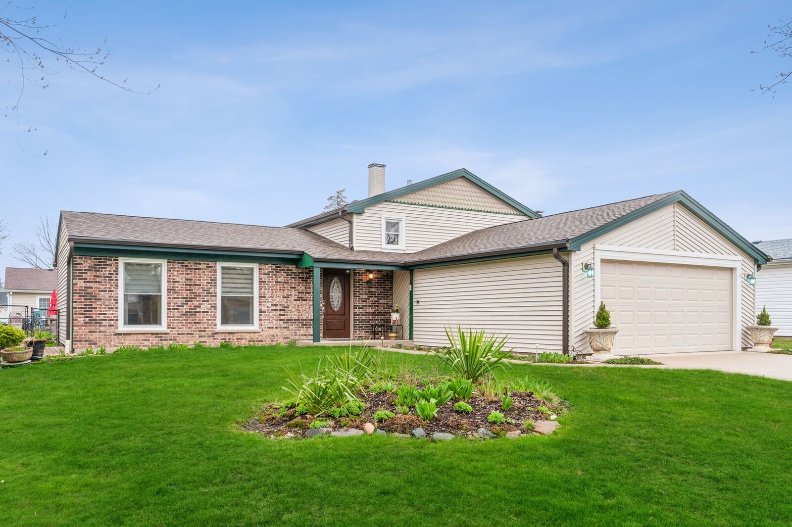 Property Photo:  804 Boxwood Lane  IL 60089 