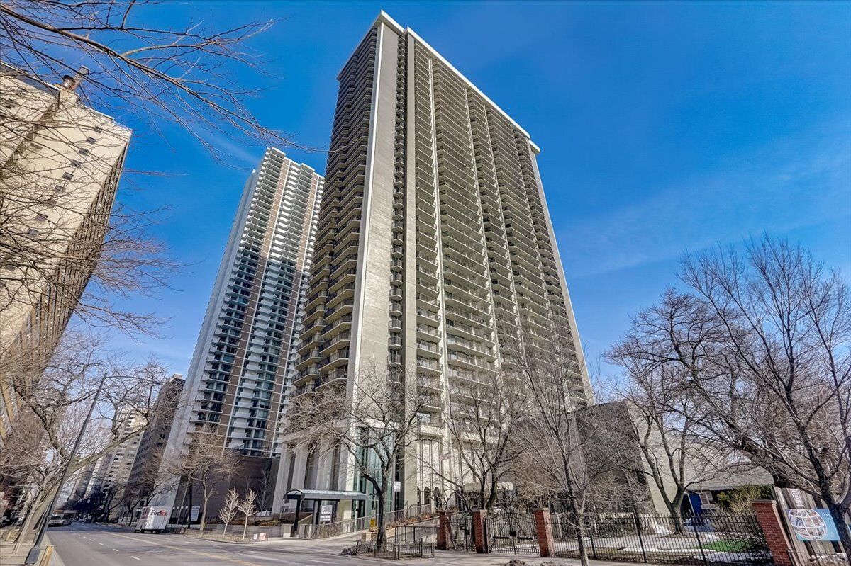 Property Photo:  6007 N Sheridan Road 22F  IL 60660 