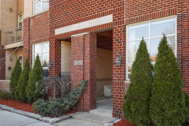 Property Photo: 5318 N Ravenswood Avenue 106 IL 60640