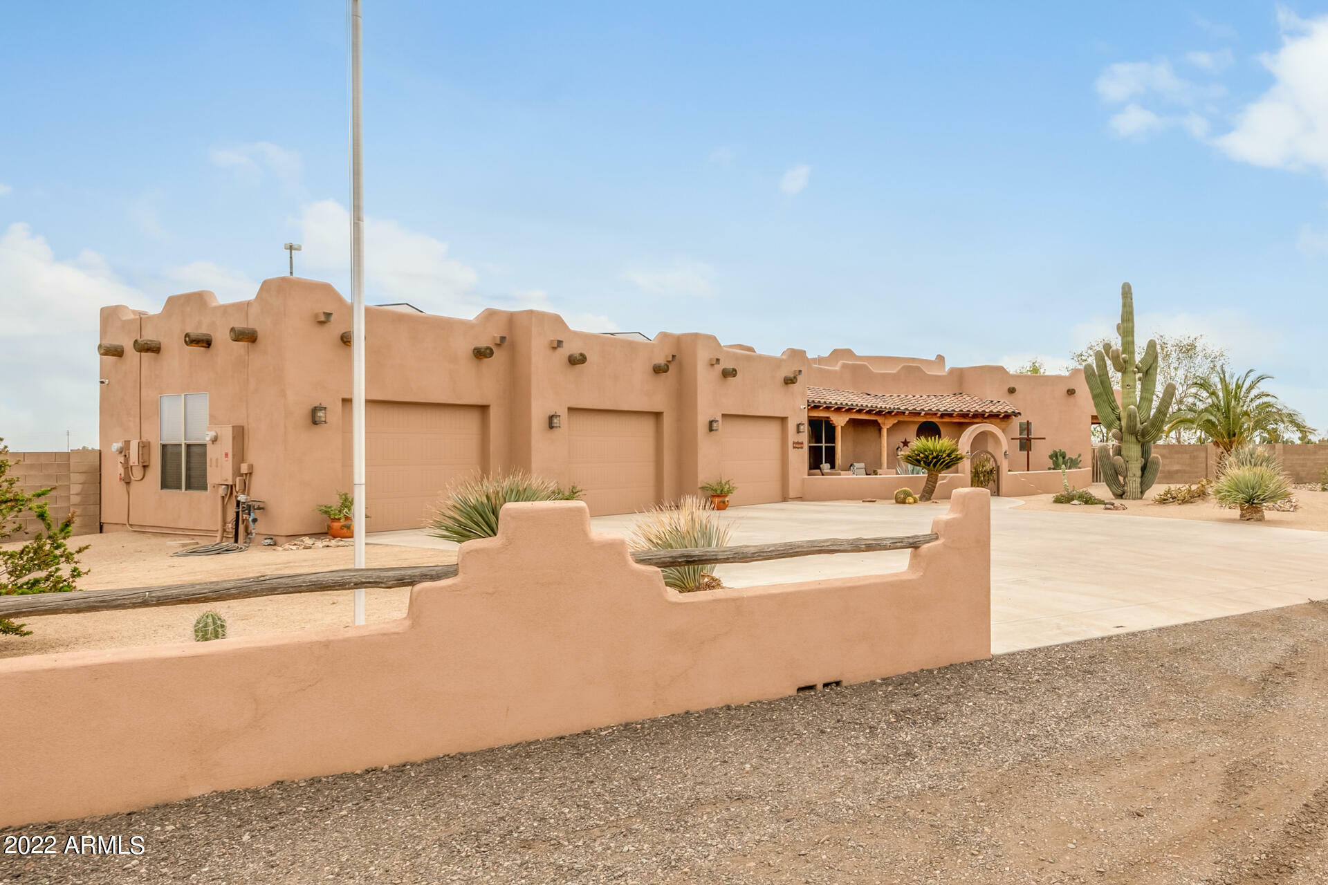 Property Photo: 20743 W Madre Del Oro Drive AZ 85361
