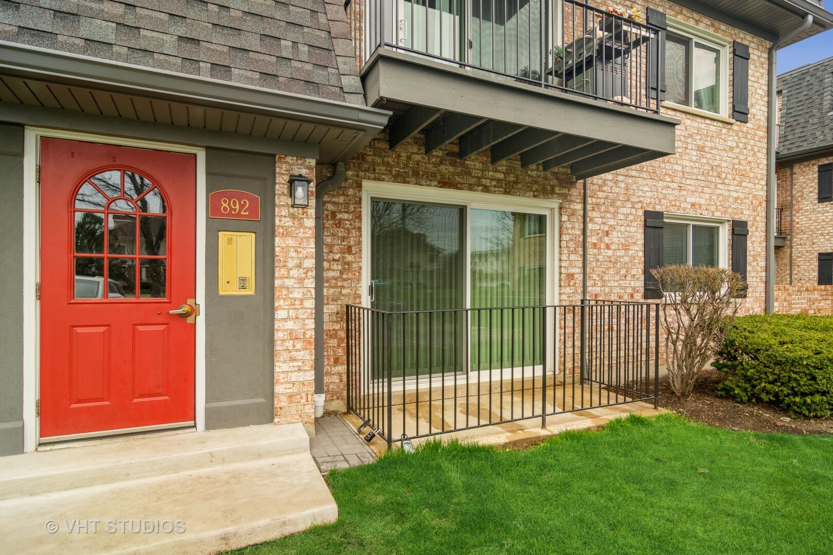 Property Photo: 892 S Plum Grove Road 104 IL 60067