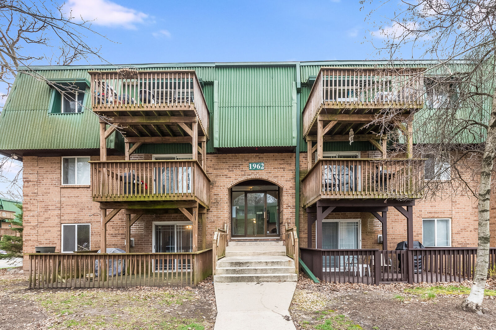 Property Photo:  1962 Tall Oaks Drive 1A  IL 60505 