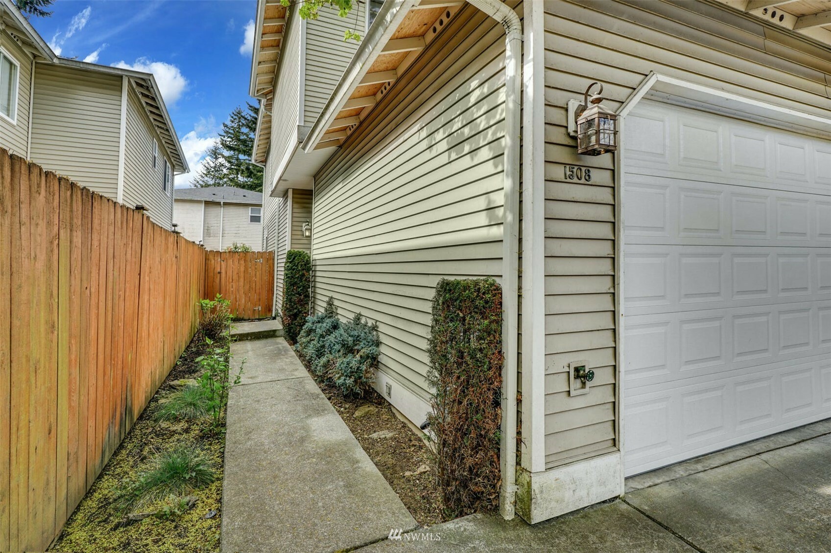 Property Photo: 1508 121st Street SW WA 98204