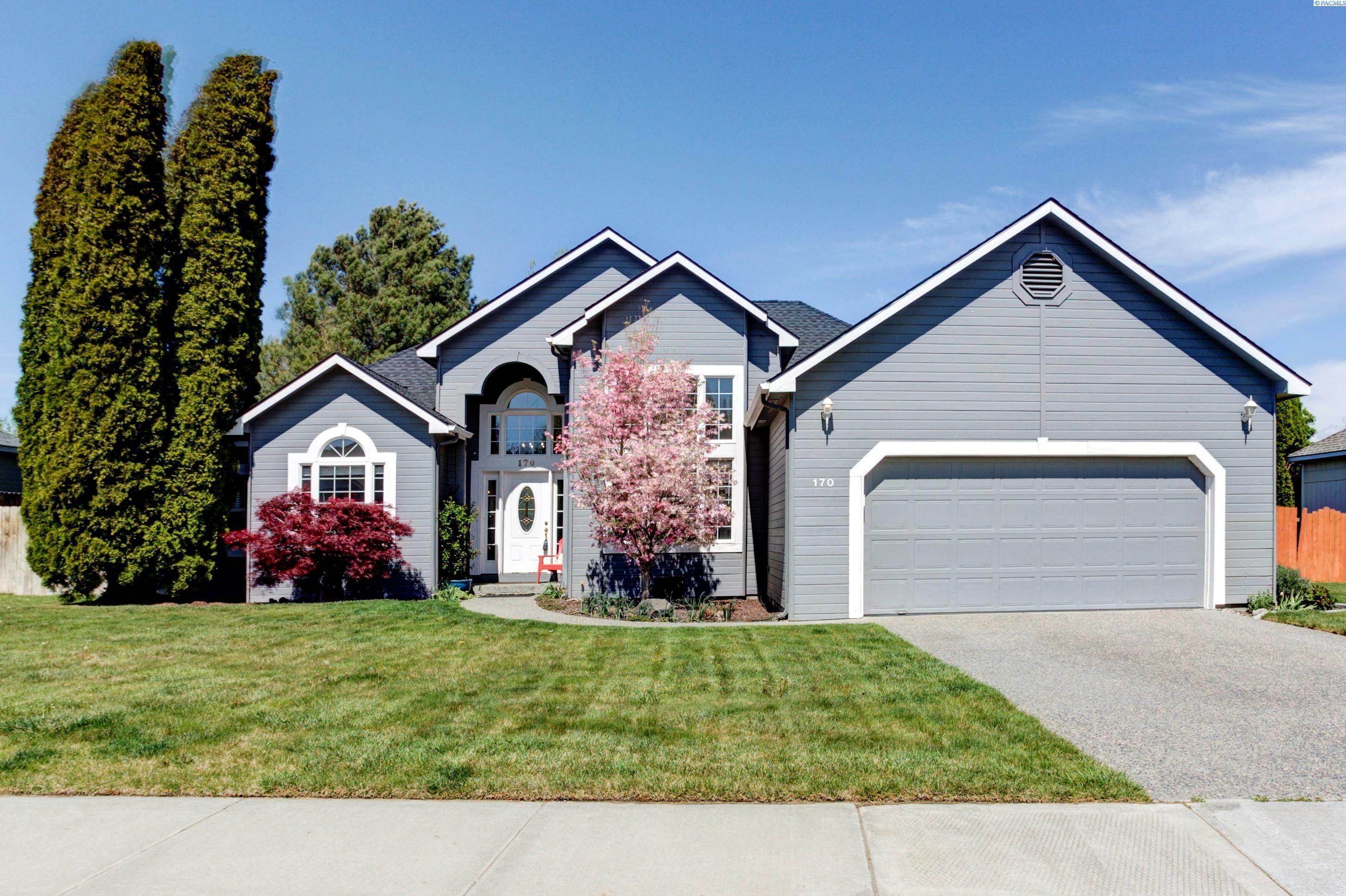 Property Photo:  170 Calle Del Sol St  WA 99352 