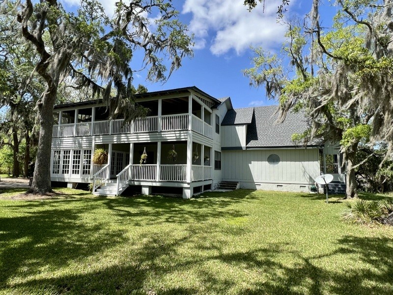 Property Photo:  414 Pelican Road  GA 31569 