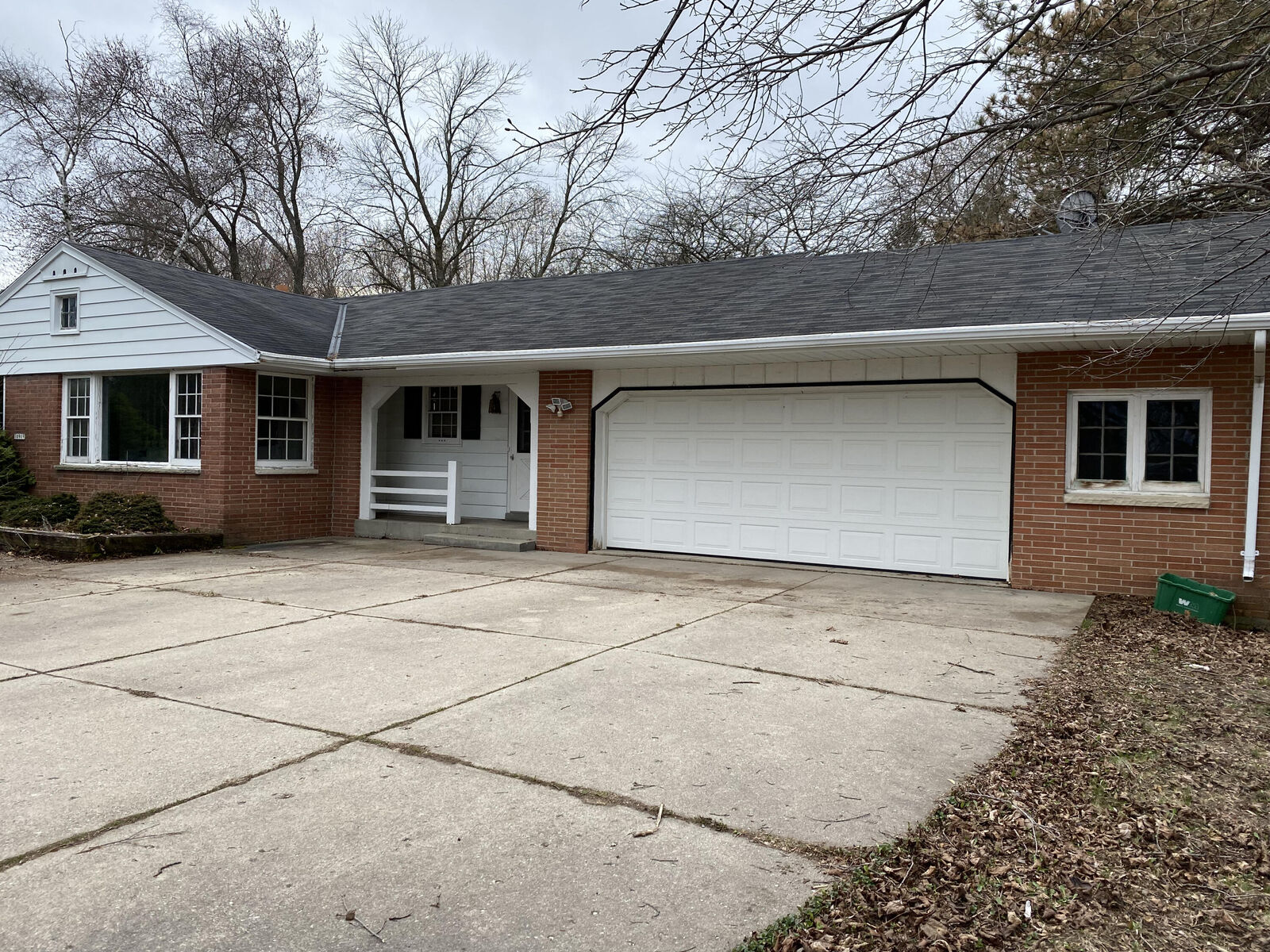 Property Photo:  10919 N Hedgewood Ln  WI 53092 