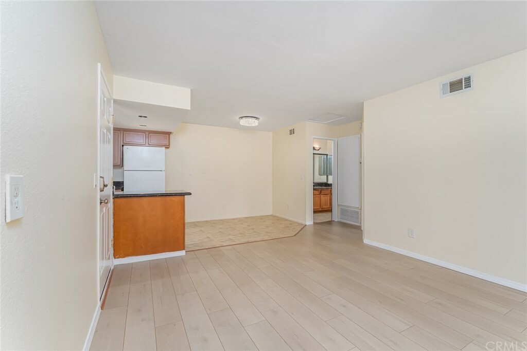 Property Photo: 1114 W Blaine Street 207 CA 92507