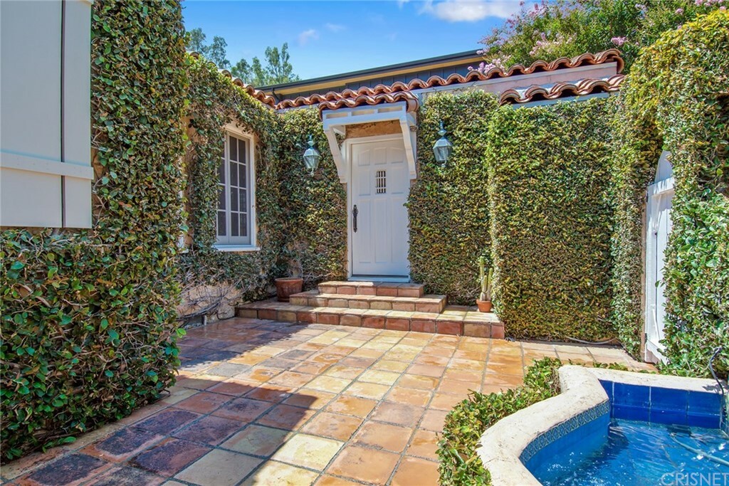 Property Photo:  12138 Laurel Terrace Drive  CA 91604 