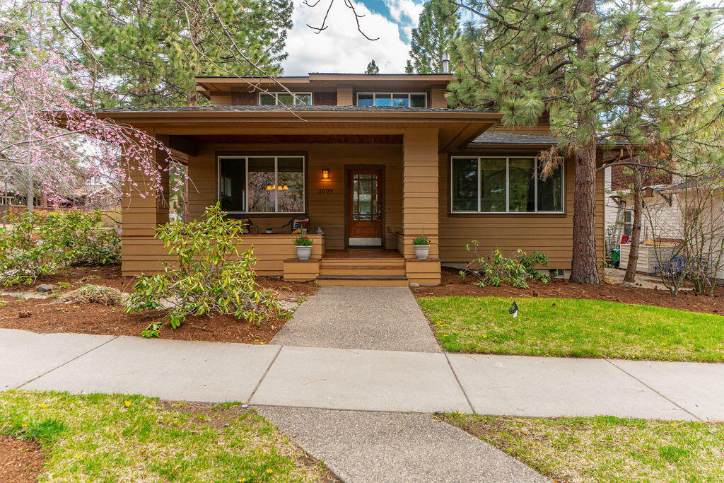 Property Photo: 2509 NW Lemhi Pass Drive OR 97703