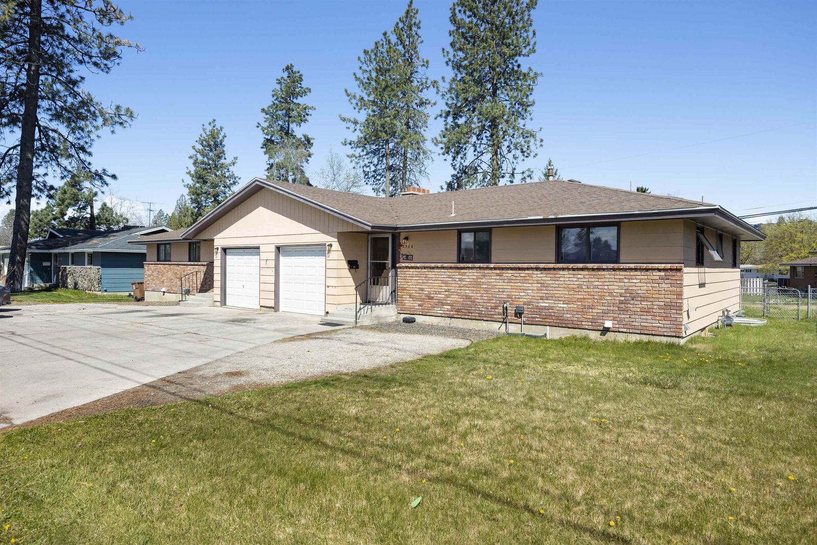 Property Photo: 3510 W Francis Ave 3508 WA 99208