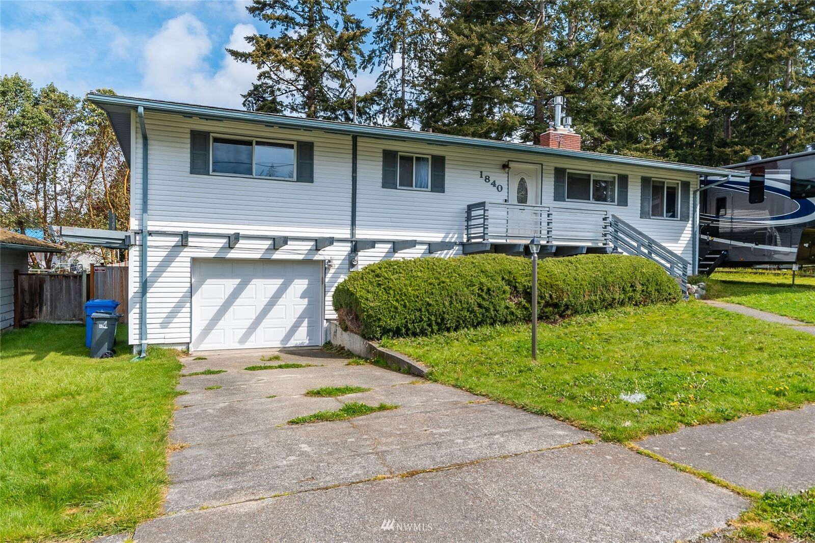 Property Photo:  1840 NE 9th Street  WA 98277 