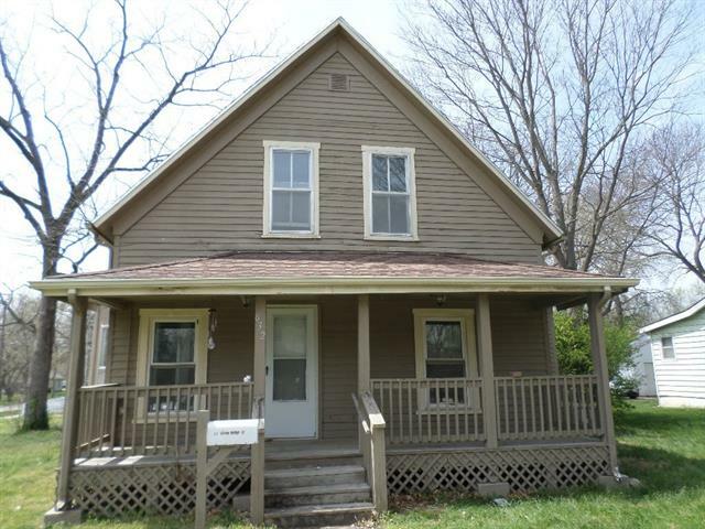 Property Photo:  632 S Cherry Street  KS 66067 