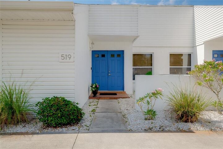 Property Photo:  519 Villas Drive  FL 34285 
