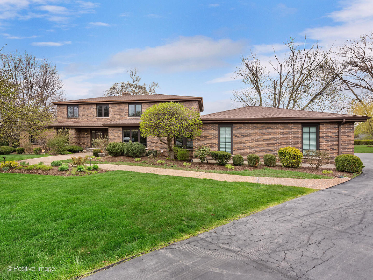 Property Photo: 10 Pembroke Lane IL 60523
