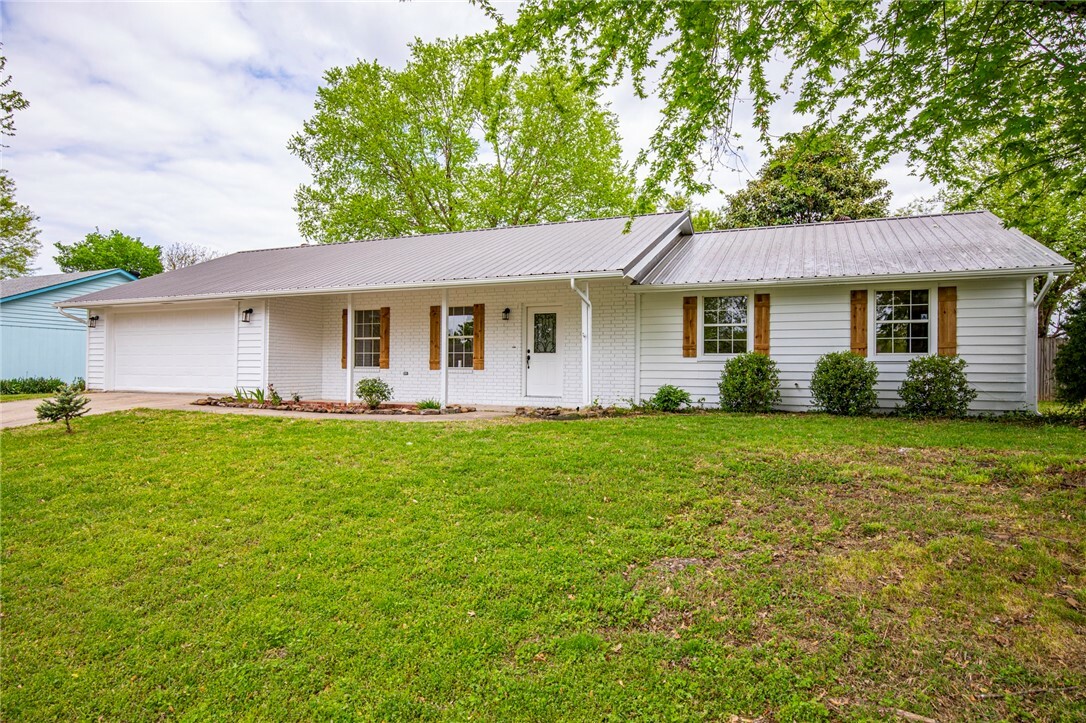 Property Photo:  1109 W Nursery Road  AR 72758 