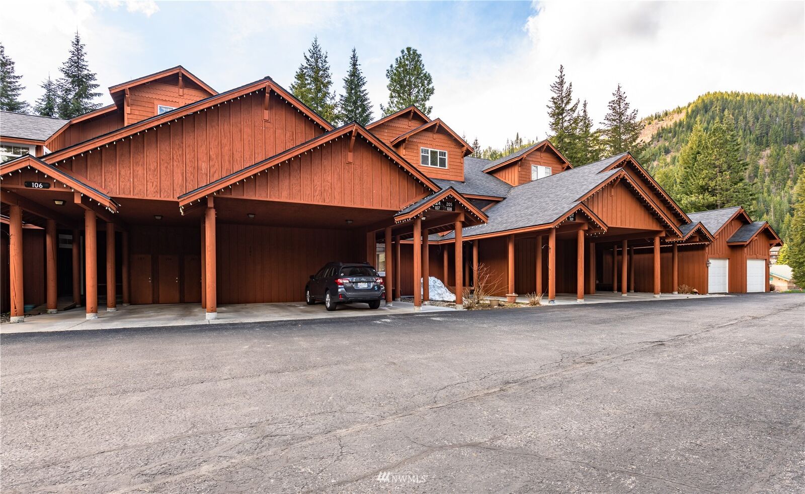 Property Photo: 20701 Club House Drive 108 WA 98826