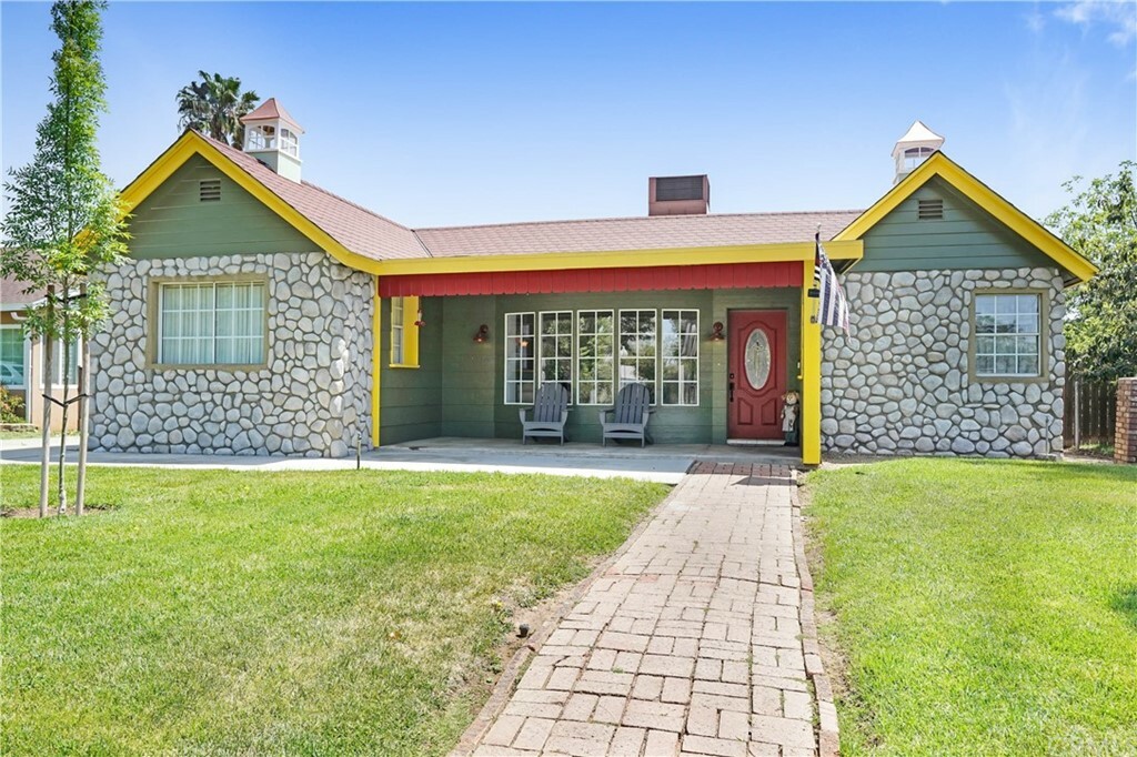 Property Photo:  1062 Palm Avenue  CA 92223 