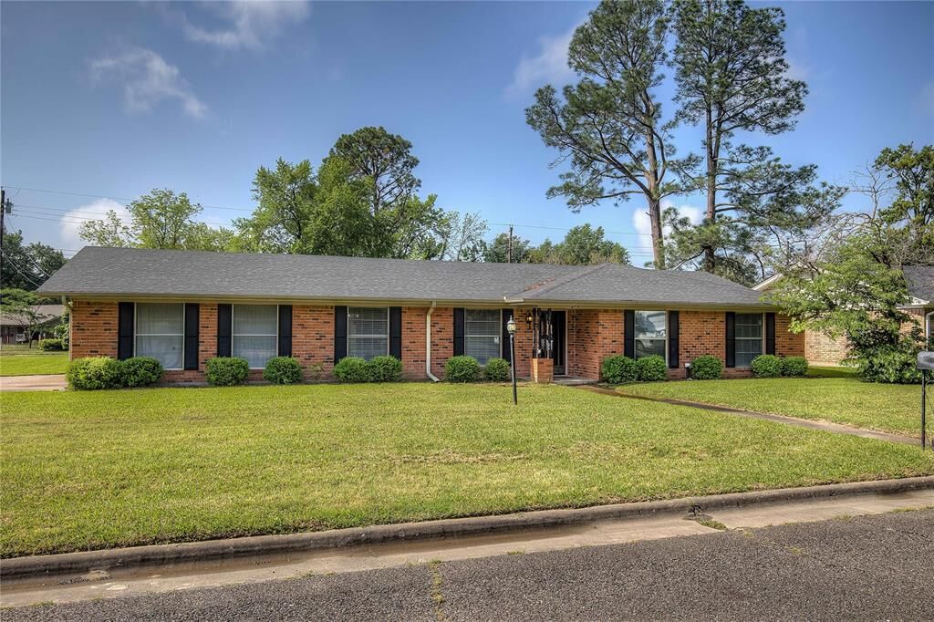 Property Photo:  408 Merrell Drive  TX 75482 