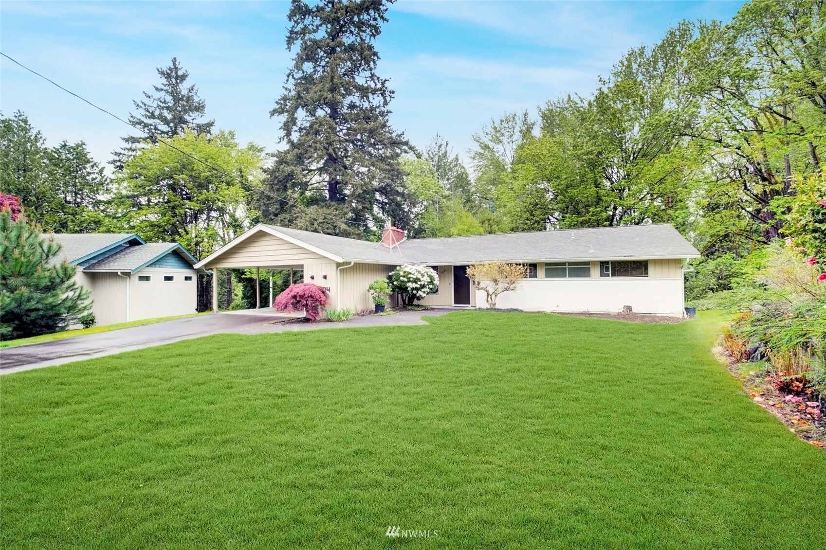 Property Photo: 4604 118th Avenue SE WA 98006